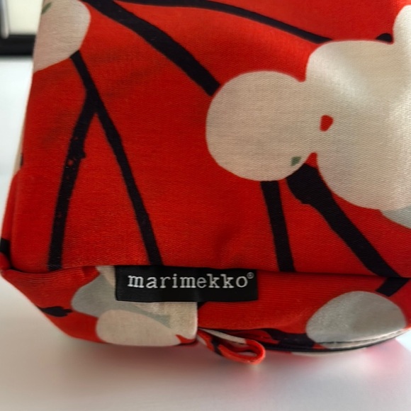 Marimekko Lumimarja Snowberry Red Orange Cosmetic Travel Bag - Picture 4 of 8